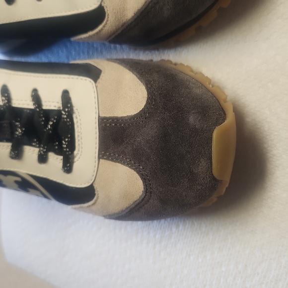 NWOB Tory Burch Vintage Nylon Sneakers/Gym Shoes, Black/Tan, Women's Size 8 - Picture 3 of 12